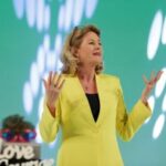 Lisa McInnes Smith Team Building Speaker