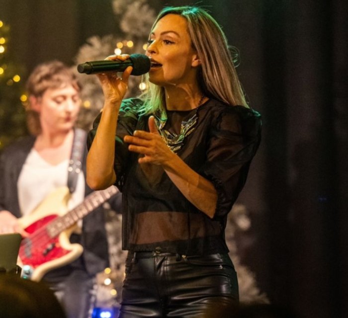 DJ Lesley Williams - Recording Artists - High-Energy Vocalist & DJ Delivering Unforgett ...