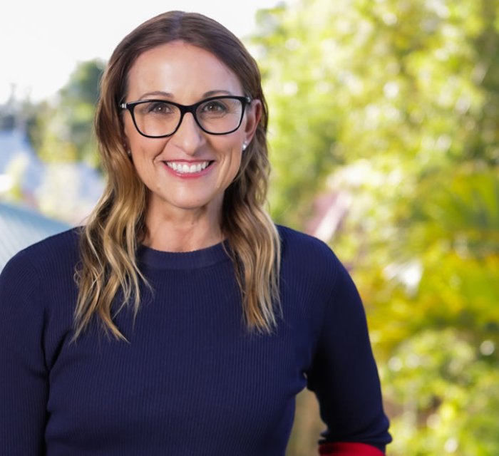 Hayley Lewis - Motivational Speakers - Champion Swimmer, Successful Entrepreneur, and Psy ...