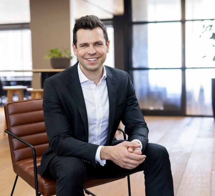 Simon Kuestenmacher - Business Speakers - Illuminating Australia’s Future Through Data ...